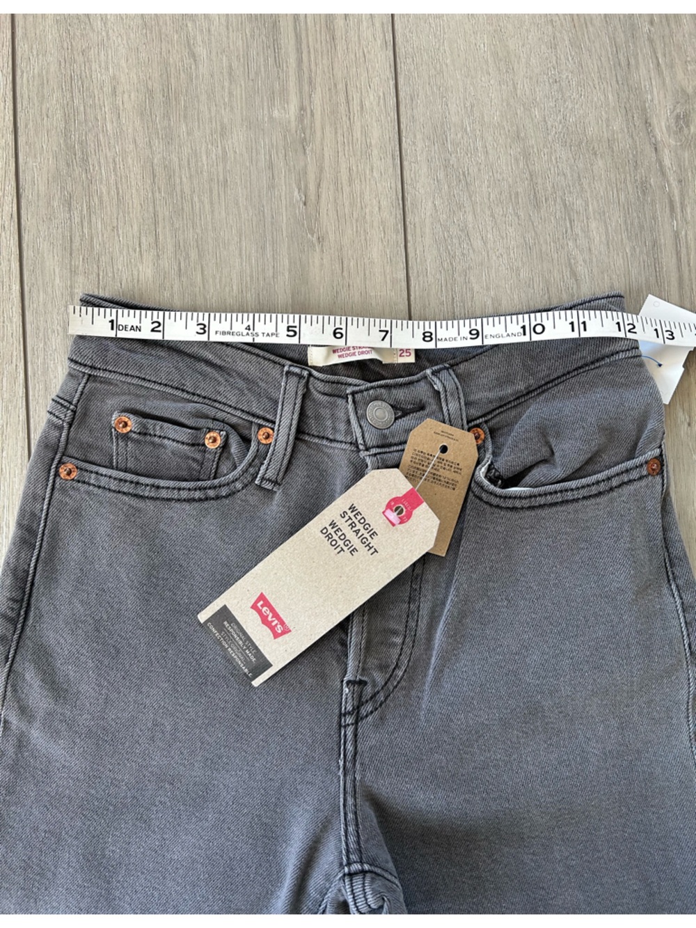 NWT Levi’s Wedgie Straight Grey High Rise Jeans Wardrobe Staple Classic Casual - Picture 5 of 7